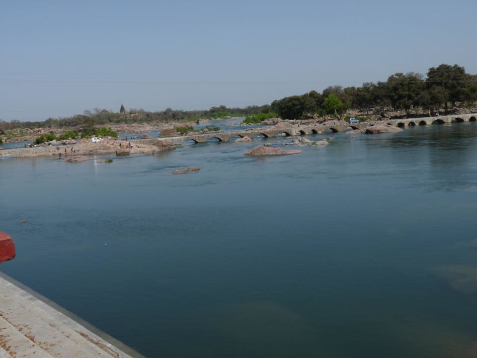 Ausblick zum Fluss Hotel The Orchha Resort