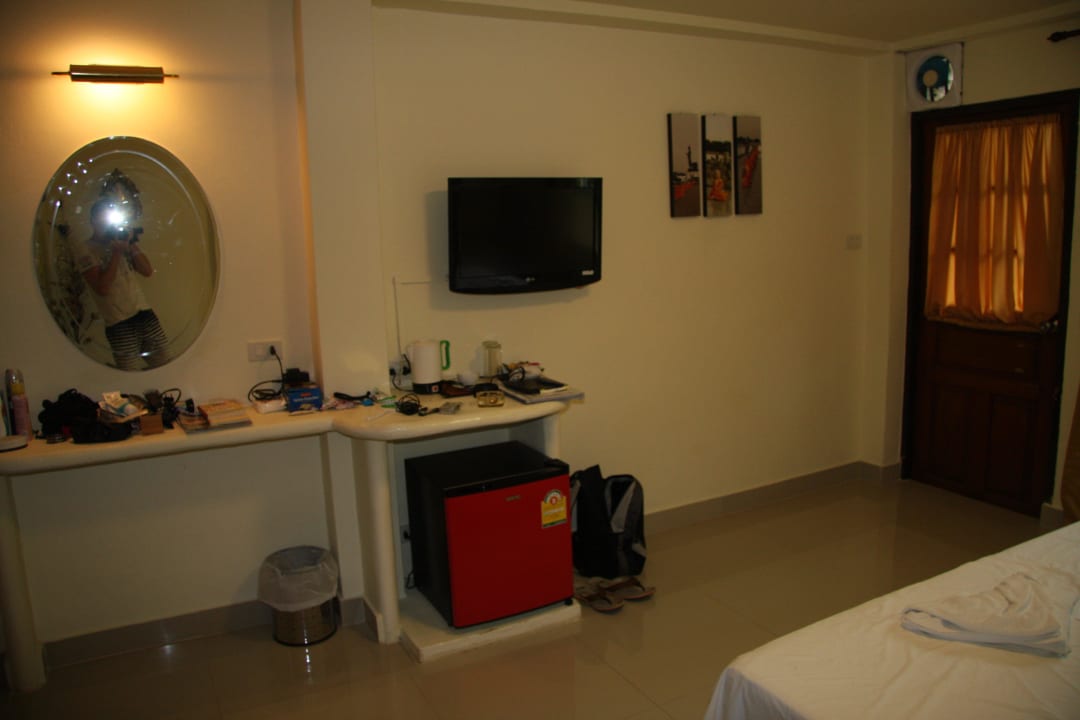 TV, Kühlschrank (Standardzimmer) Hotel Samui Beach Resort