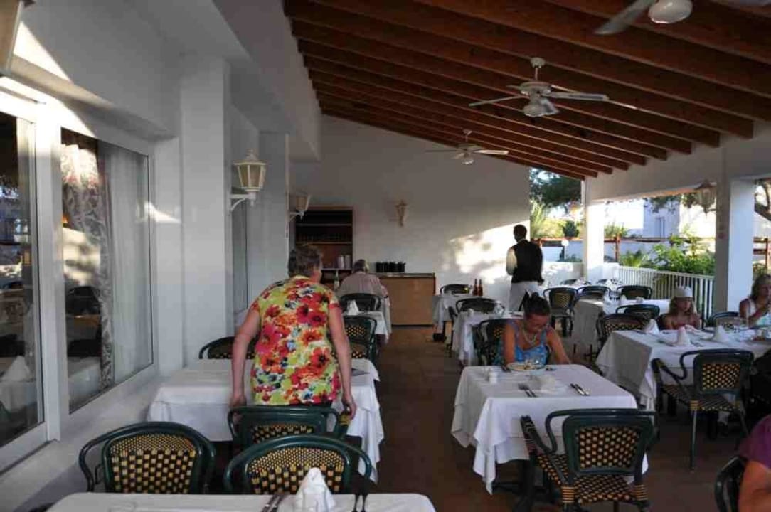 Die Terrasse vom Restaurant Hotel Riu Palace La Mola
