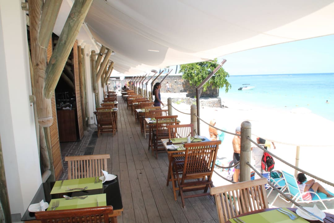 Die Terrasse vom Restaurant Pearle Beach Resort & Spa