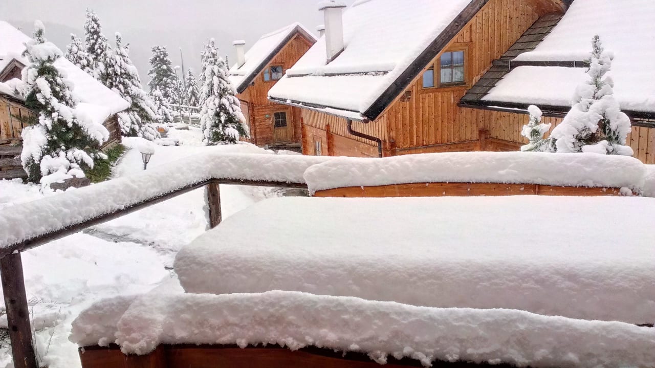 Morgens nach dem Schneefall MarktlAlm Almhüttendorf Turracher Höhe