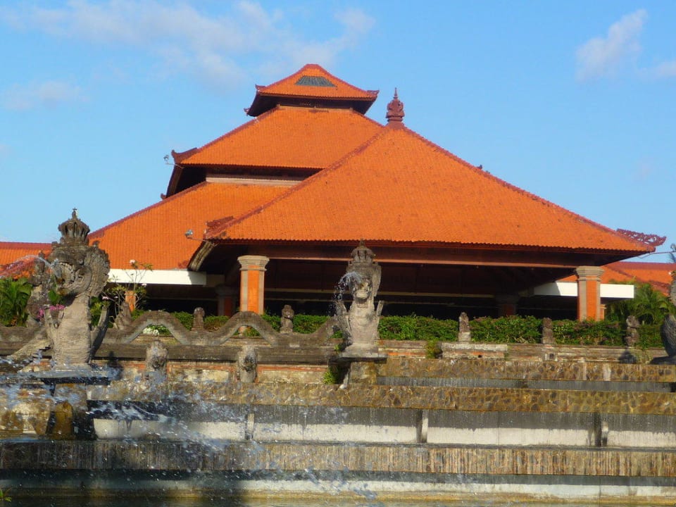 Anlage vor der Lobby Ayodya Resort Bali