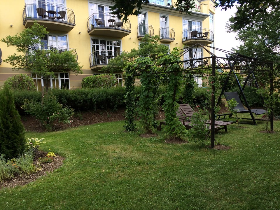 Gartenanlage Spirit & SPA Hotel Birkenhof am Elfenhain