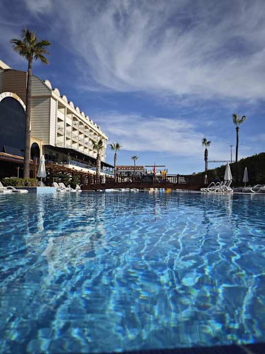 Pool Mary Hotel Side