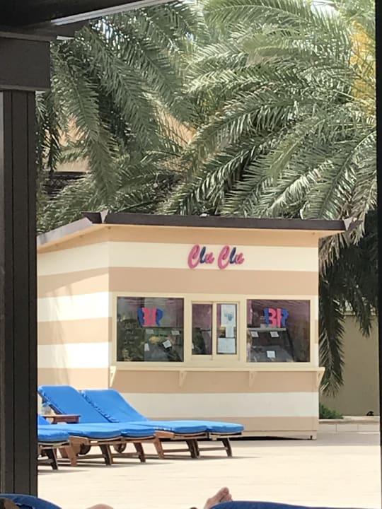 Eisstand pro Kind jeden Tag 3 Kugeln Eis bei UAI Miramar Al Aqah Beach Resort