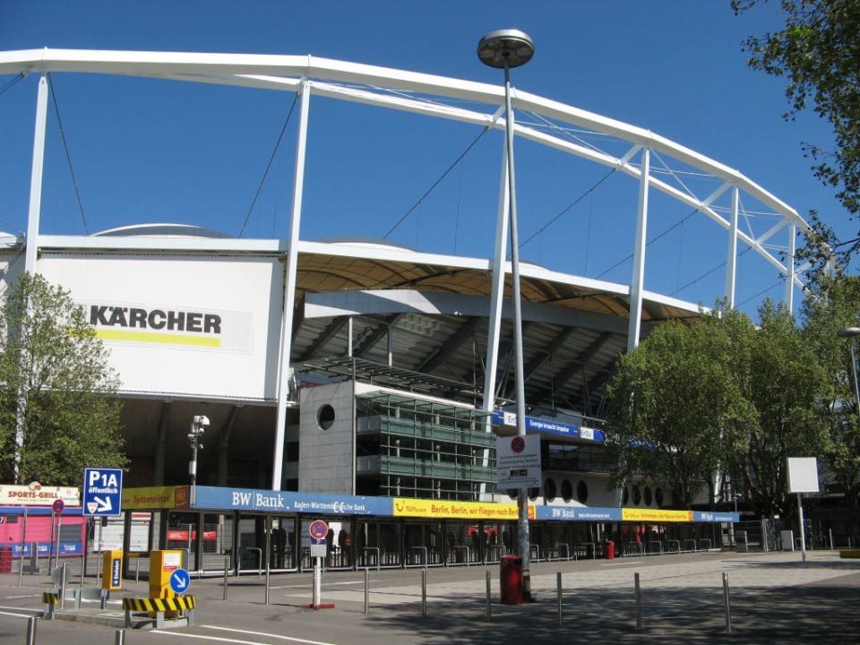 Daimlerstadion direkt vor dem Hilton Garden Inn Hilton Garden Inn Stuttgart NeckarPark