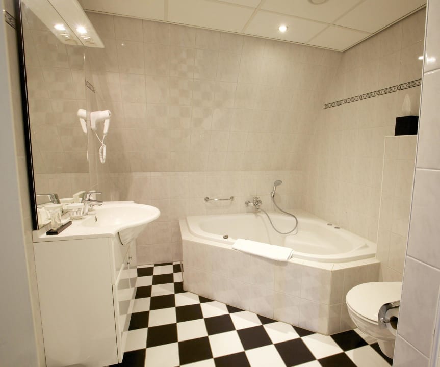 Bathroom Enjoyhotel De Koepoort
