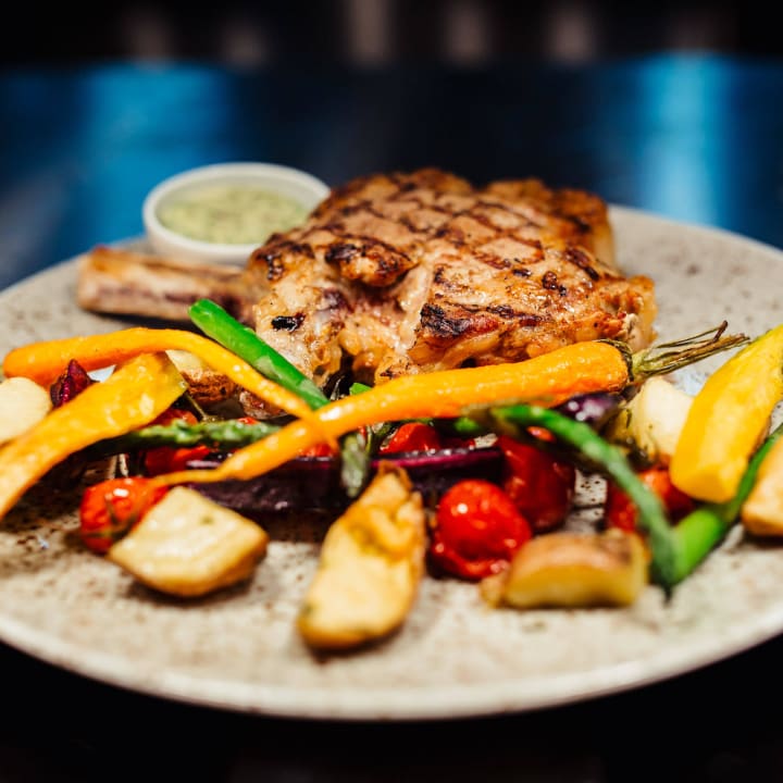 Hauptgericht Post Plaza Hotel & Grand Café