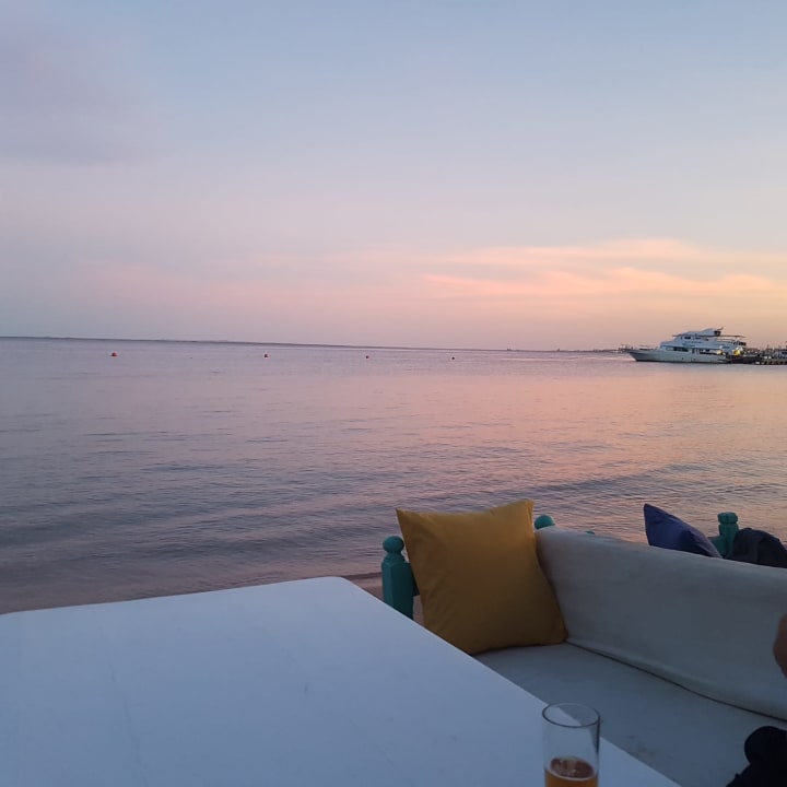 Strand Lotus Bay Beach Resort