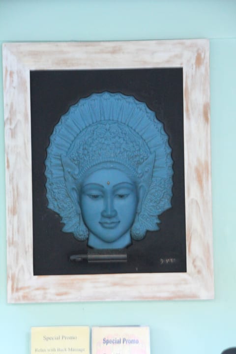 Die Augen verfolgen einen  Bali Garden Beach Resort