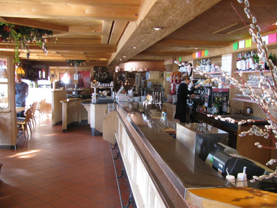 Theke im Tagesbetrieb Gasthof La Bronta