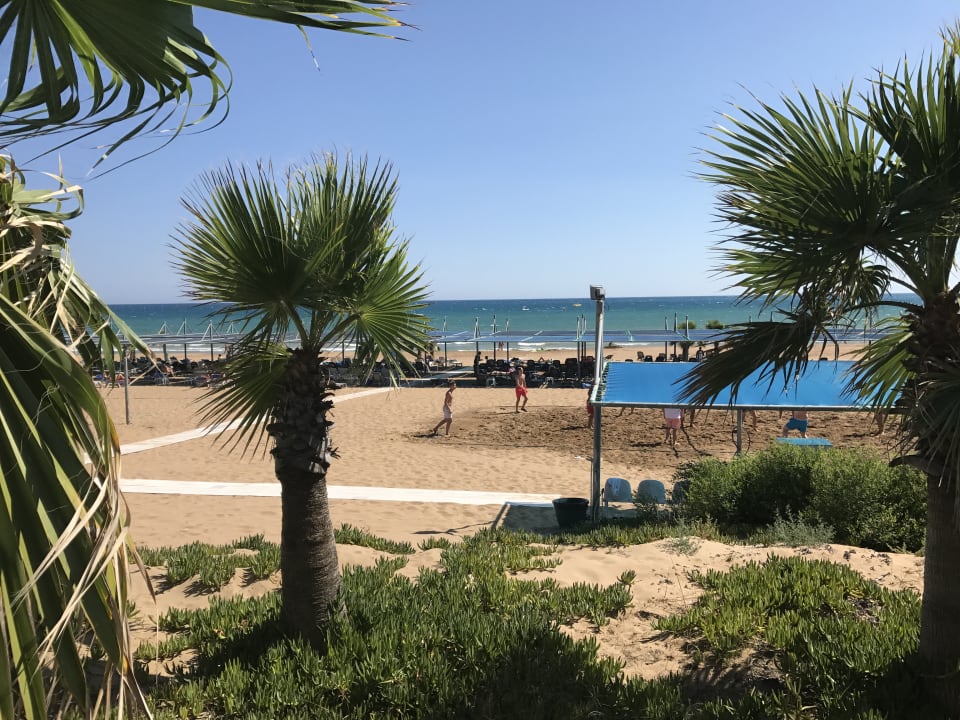Strand Club Grand Side