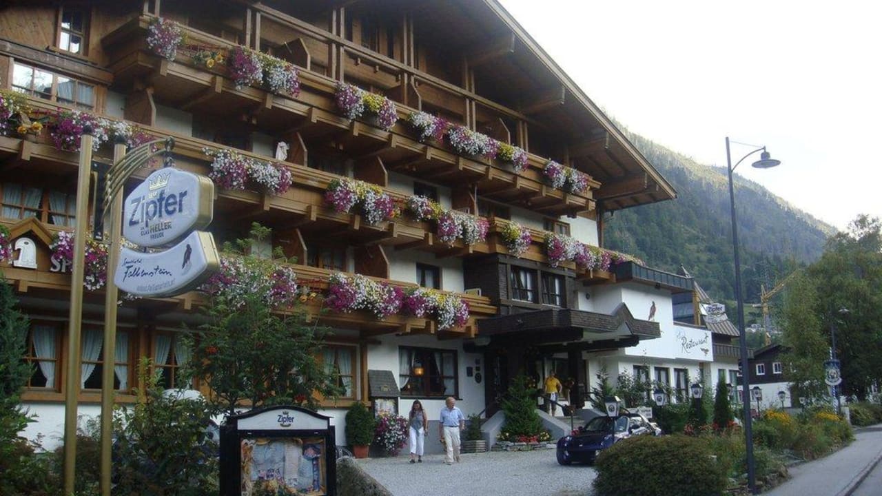 Eingang und Hausansicht von vorne Das Falkenstein