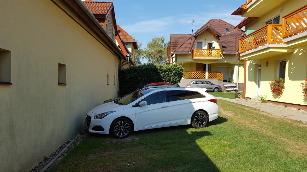 Ausreichend Parkplätze Pension Erika