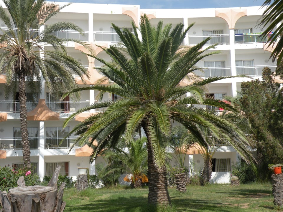 Haupthaus Gartenansicht Royal Lido Resort & Spa