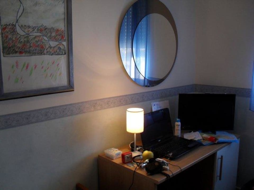 Fernseher im Zimmer Hotel Carlton