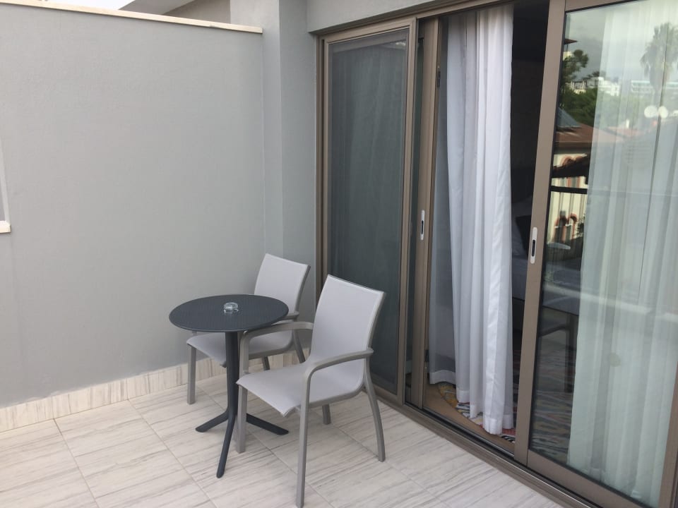 Zimmer Acanthus Cennet Barut Collection