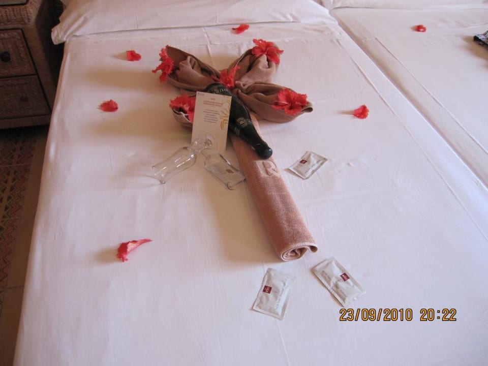 Geburtstagssekt mit Blüten Hotel Riu Funana