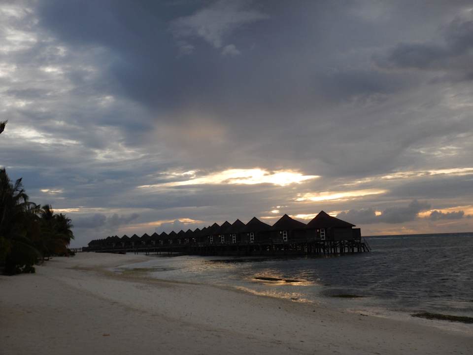 Abends vor der Tür Kuredu Island Resort & Spa
