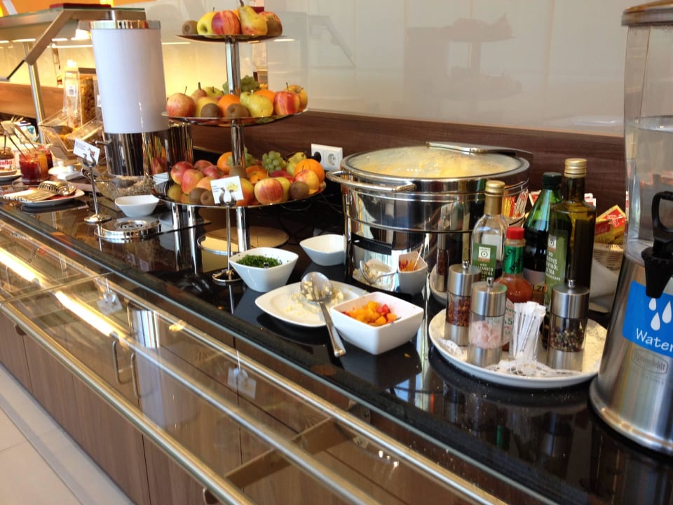 Leckeres Buffet Leonardo Hotel Vienna Schönbrunn