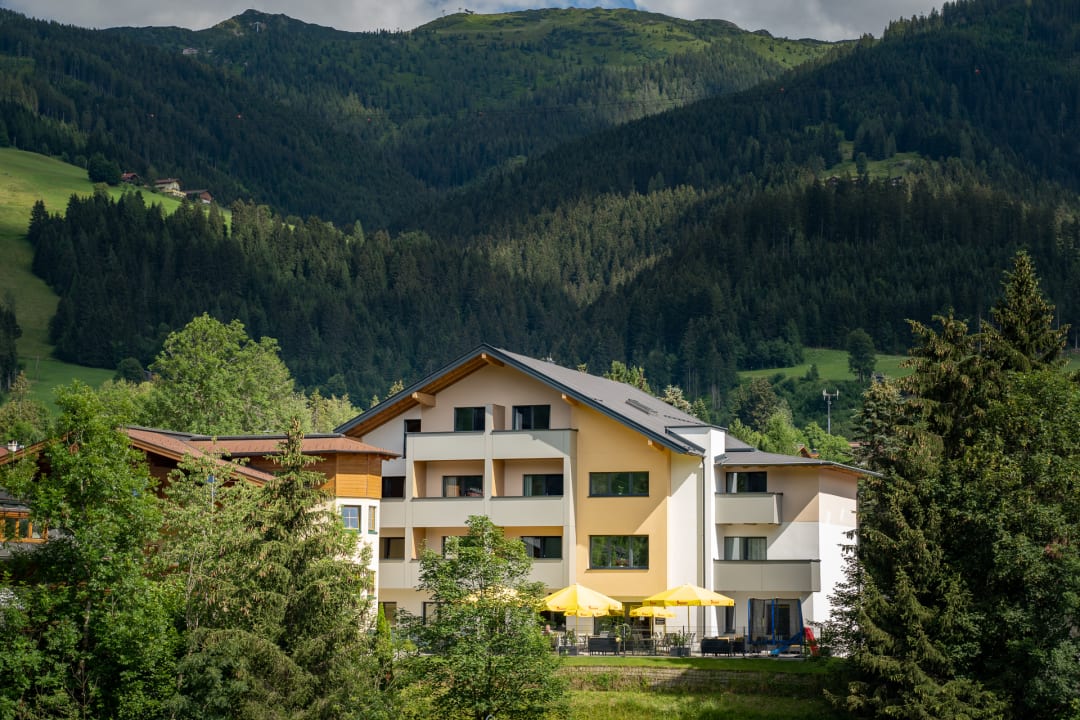 Außenansicht Familien- & Wanderhotel Erika