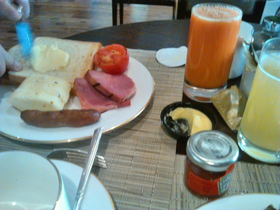 Frühstück  The Ritz-Carlton Abu Dhabi Grand Canal