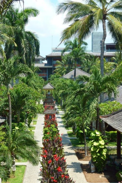 Blick durch die Anlage Bali Mandira Beach Resort & Spa