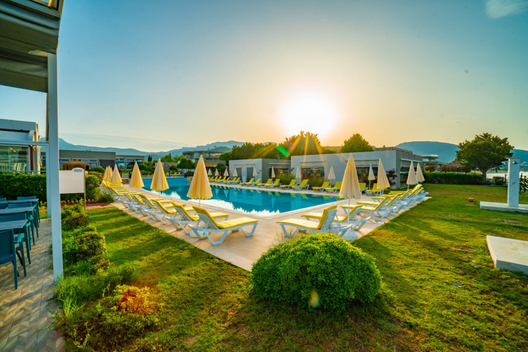 Pool Karya Family Resort  All Inclusive