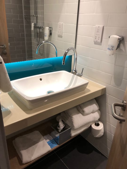 Zimmer Holiday Inn Express London Heathrow T4