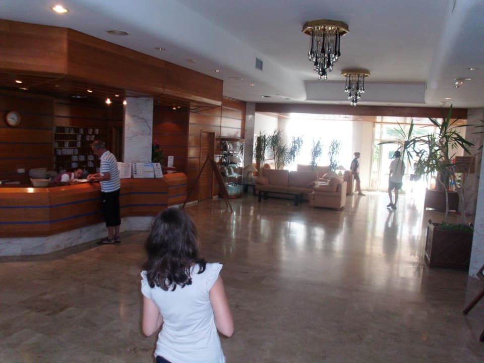 Rezeption innen Parque Nereida Suites Hotel