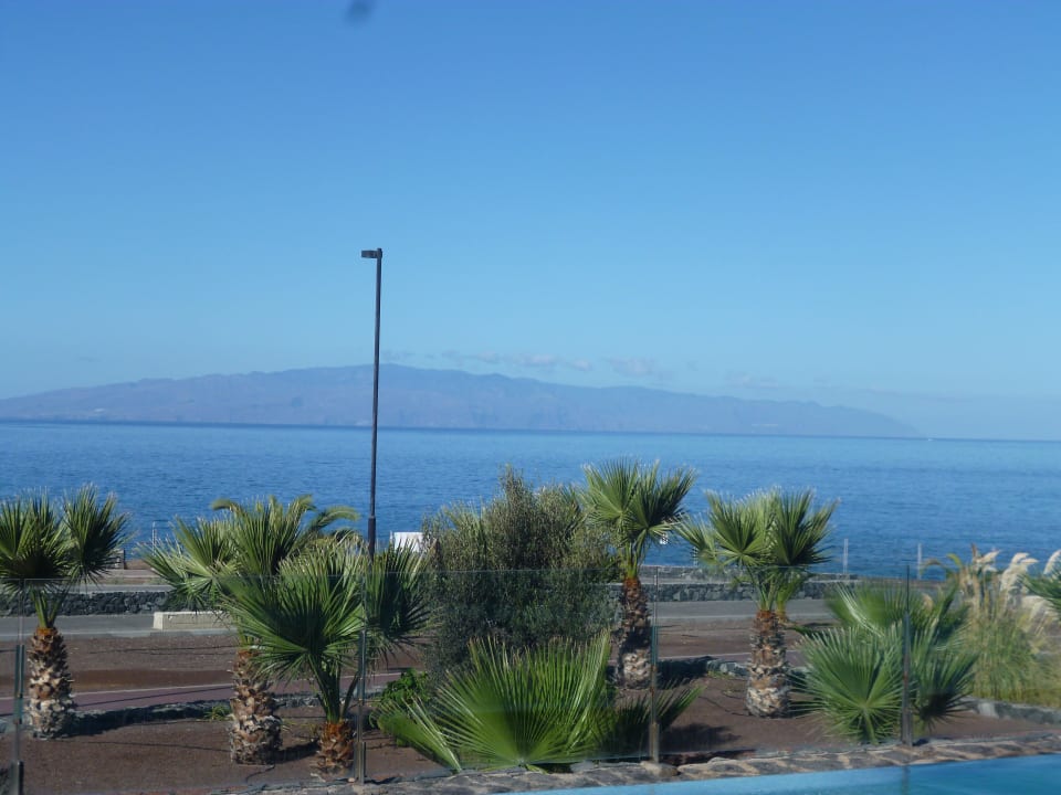 Blcik vom Pool nach Gomera Gran Melia Palacio de Isora Resort