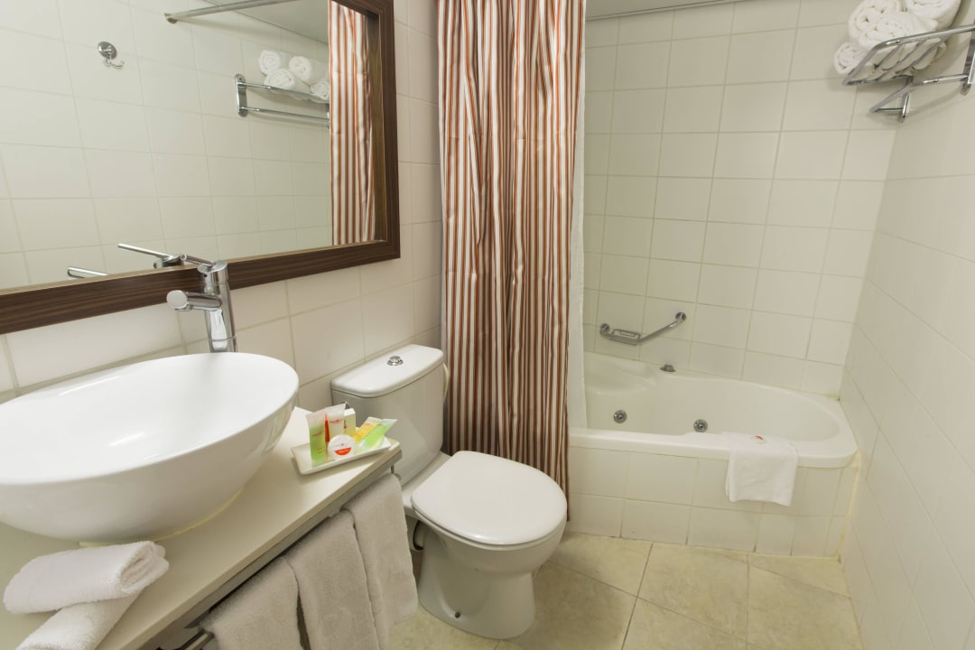Guest Room Bathroom Hotel Prima Royale