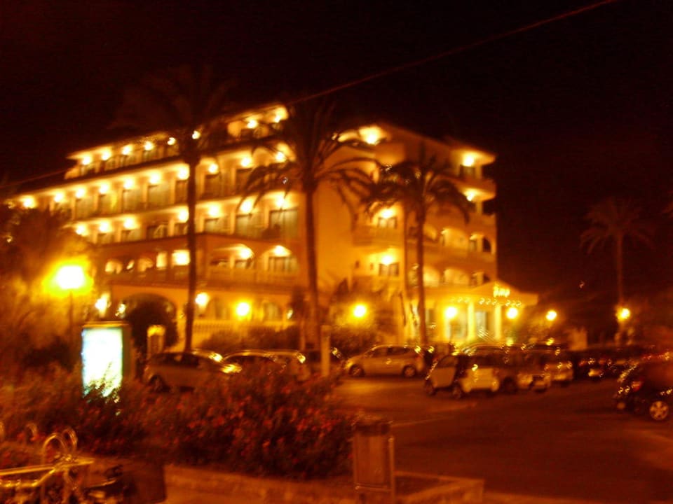 Außenansicht bei Nacht R2 Lago Playa Park