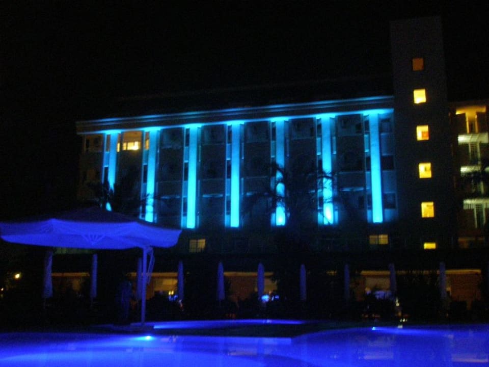 Hotel bei Nacht Calimera Hane Garden