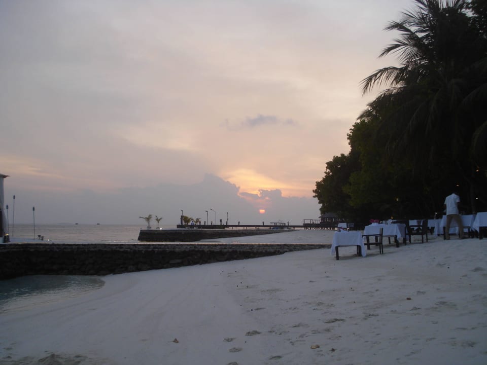 Sonnenuntergang an der Ostseite Lily Beach Resort & Spa