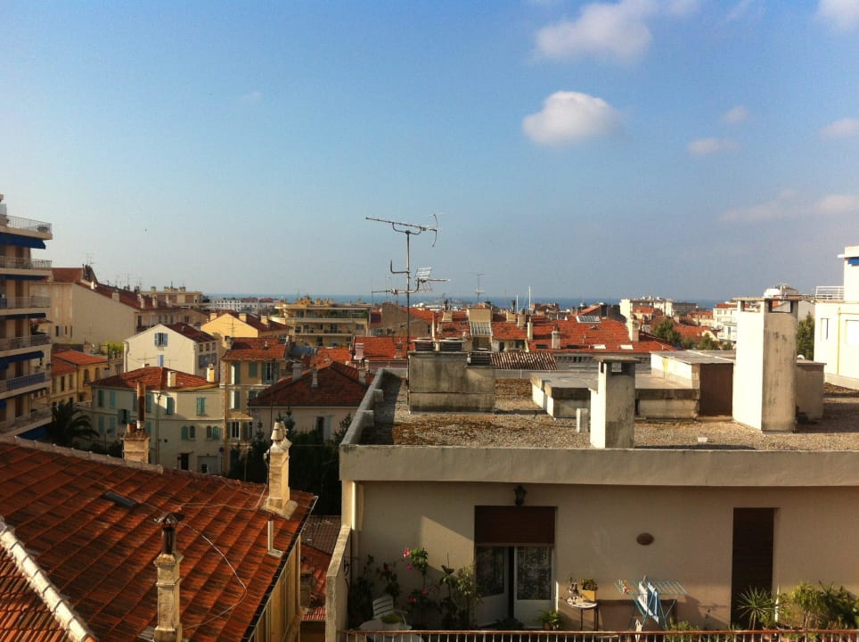 Aussicht Richtung Stadt und Meer ibis budget Hotel Cannes Centre Ville