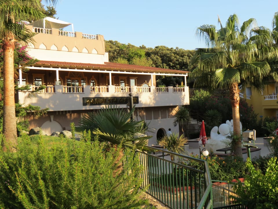 In der Nähe vom Eingang Hotel Club Paradiso