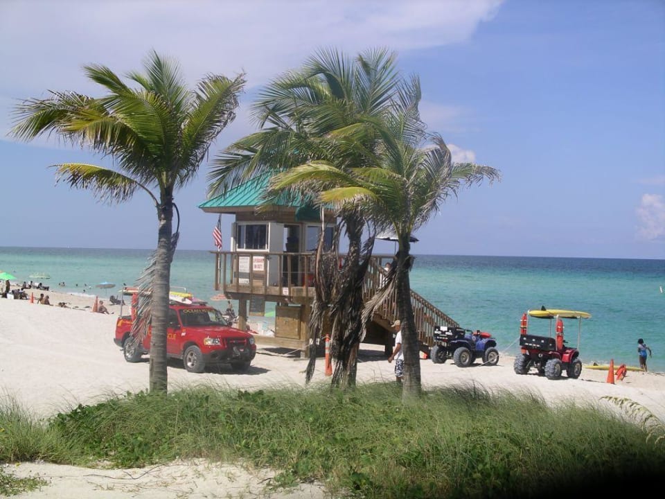 Strand DoubleTree by Hilton Ocean Point Resort & Spa- North Miami Beach / Sunny Isles Beach