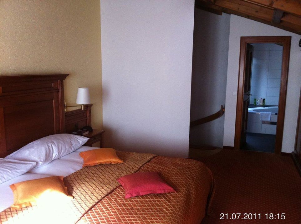 Schlafzimmer von der anderen Seite Hotel National Zermatt