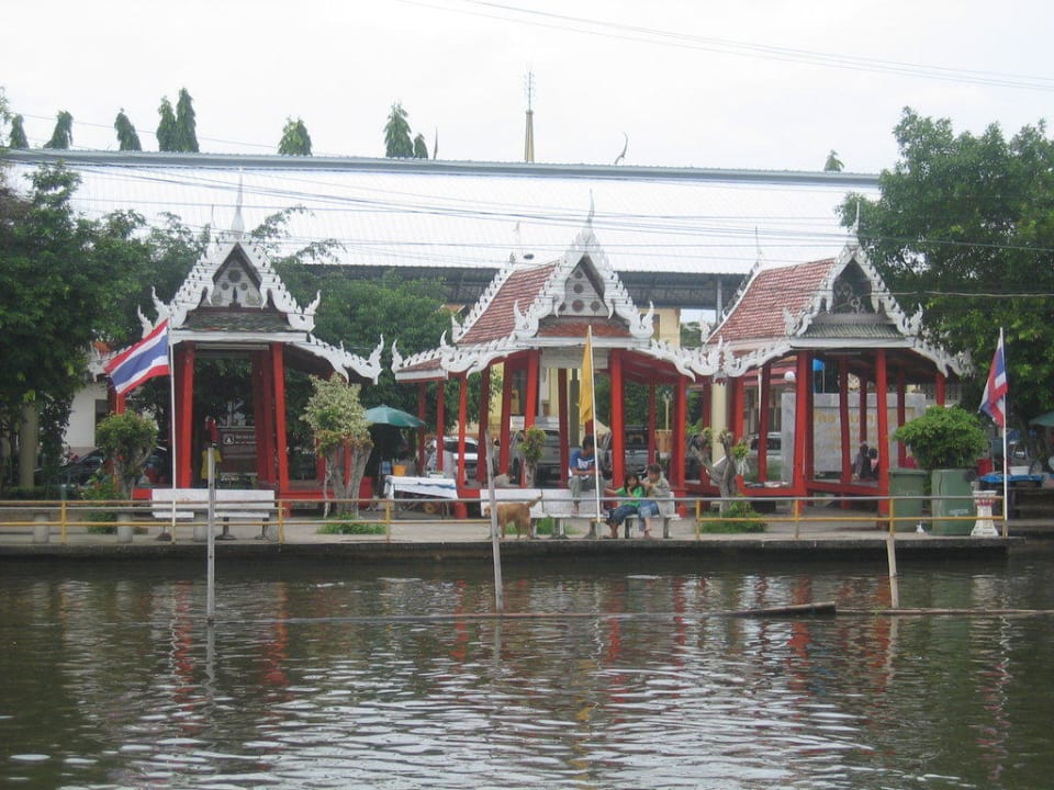 Tempelanlage Hotel Queen's Garden Resort at River View Bangkok