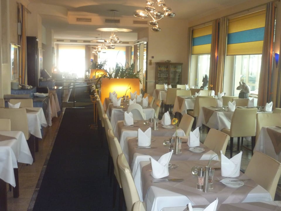 Zum Mahl hübsch eingedeckt Strandhotel Georgshöhe