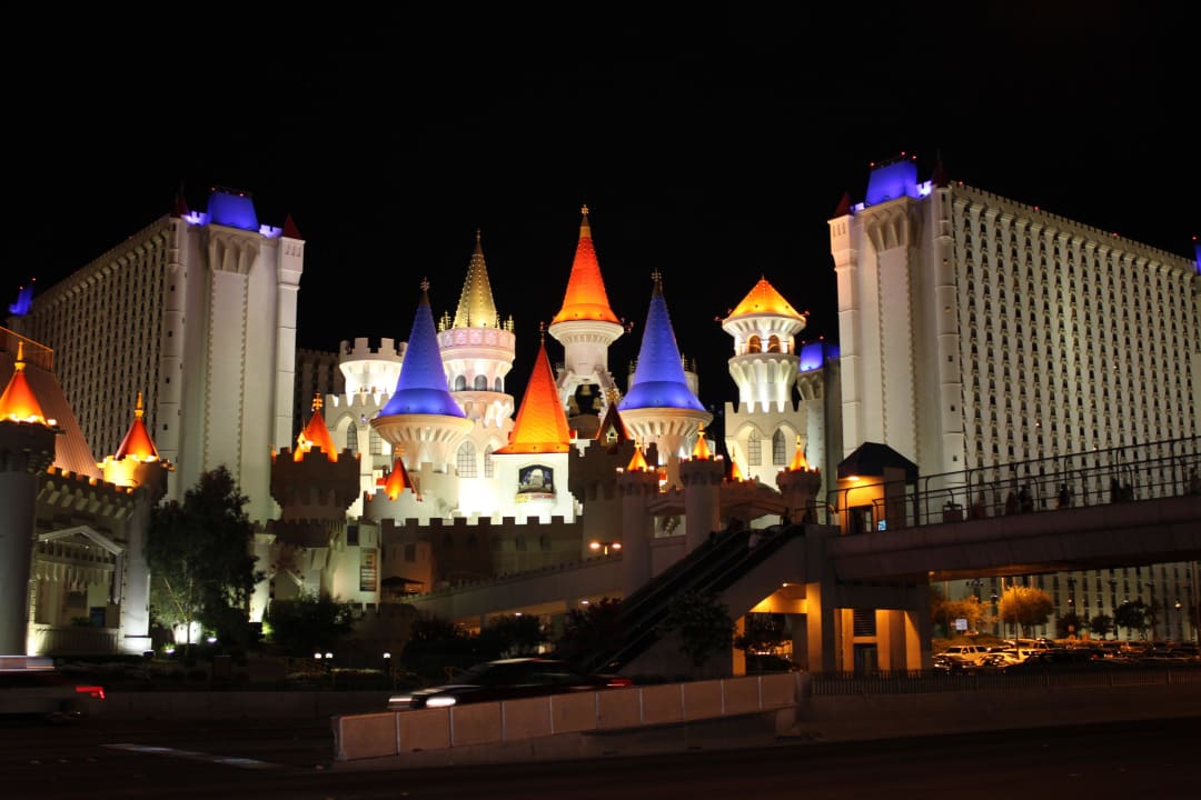 Außenansicht am Abend Excalibur