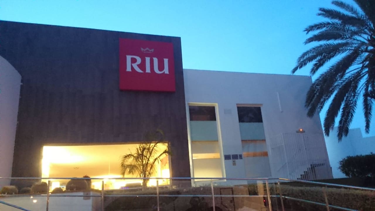 Eingang Hotel Riu Paraiso Lanzarote
