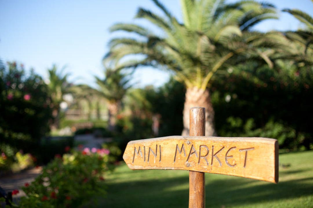 Der Weg zum Minimarket Anissa Beach & Village