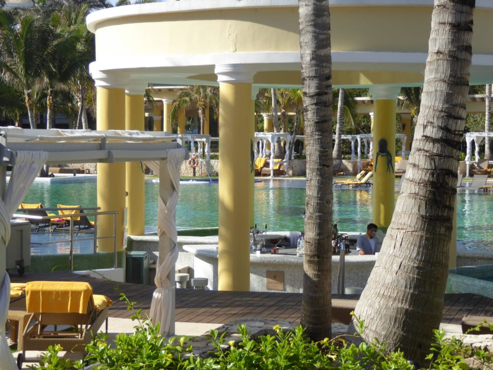 Pool bar JOIA Paraiso by Iberostar