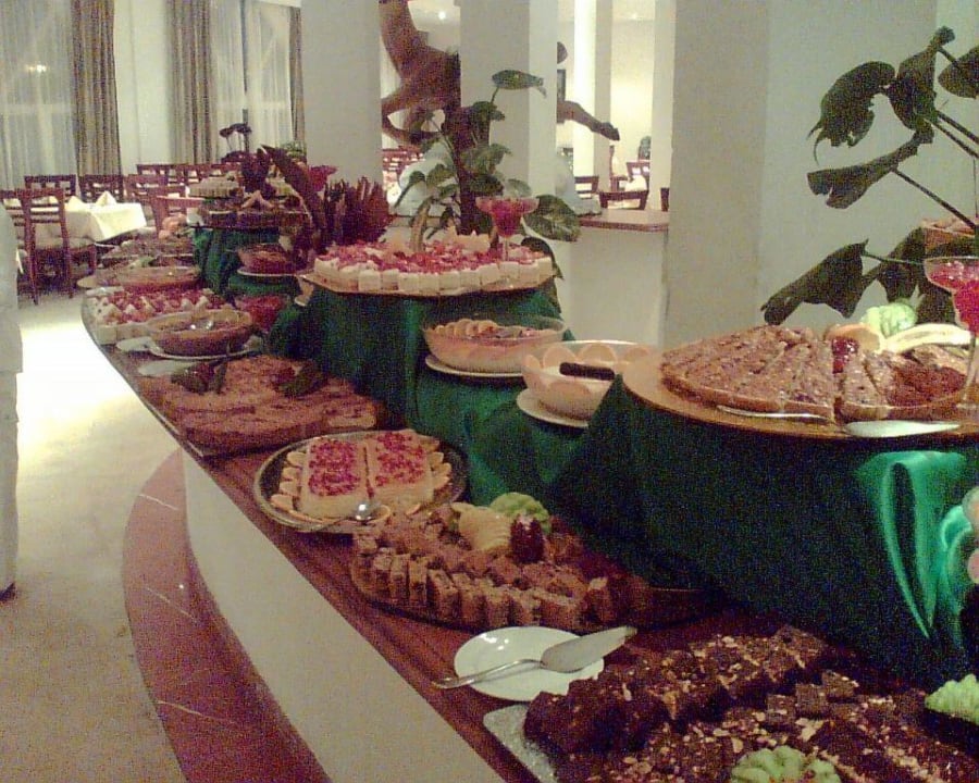 Blick auf das Dessertbuffet Golden Beach Resort