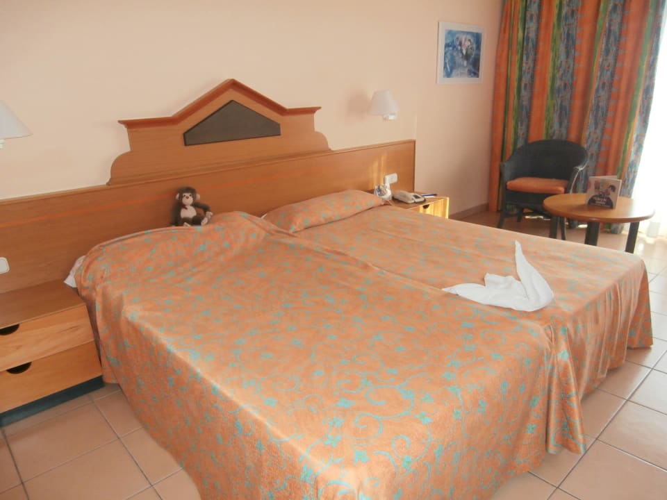 Nett hergerichtetes Bett Iberostar Selection Fuerteventura Palace