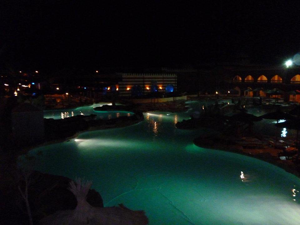 Ночной вид с балкона  Pickalbatros Alf Leila Wa Leila Resort - Neverland Hurghada