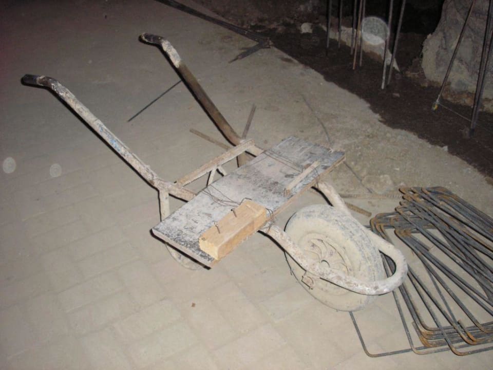 Schubkarre (restauriert) Hotel Orfeus Park