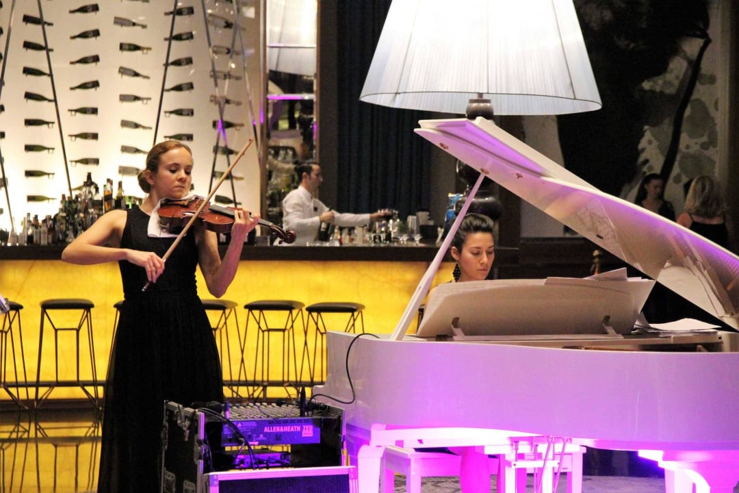 Piano und Violine in der Horse Bar Maxx Royal Belek Golf Resort